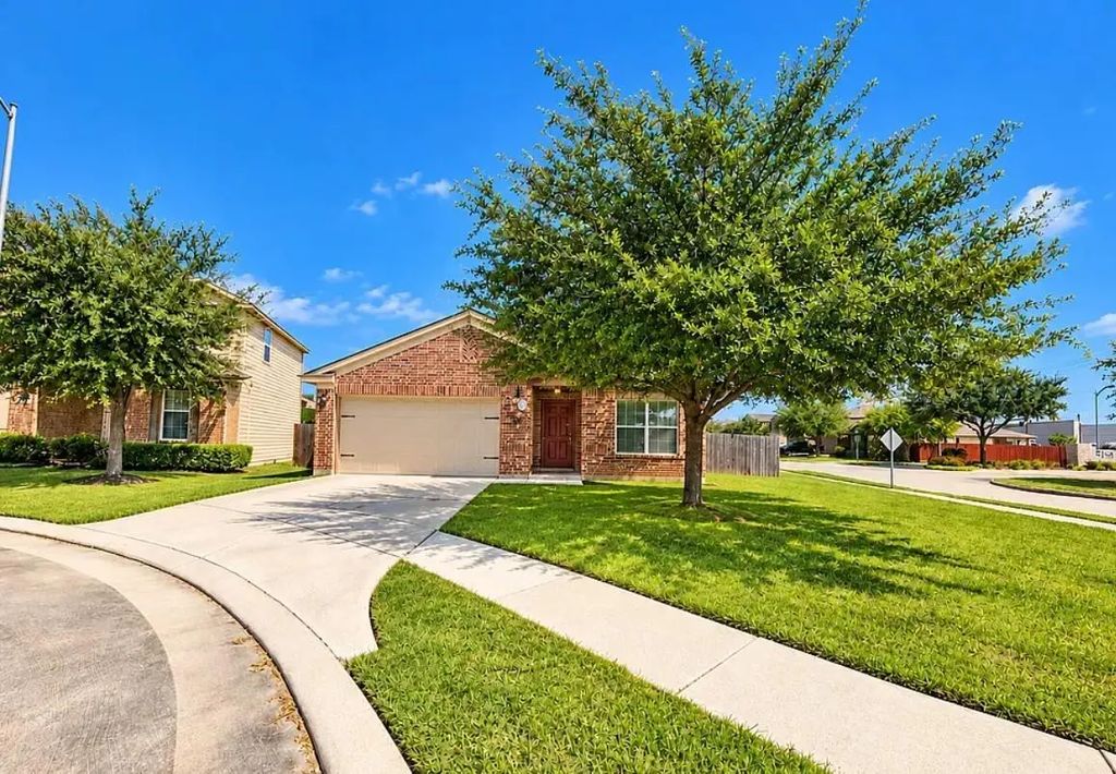 6902 Iris Court, Baytown