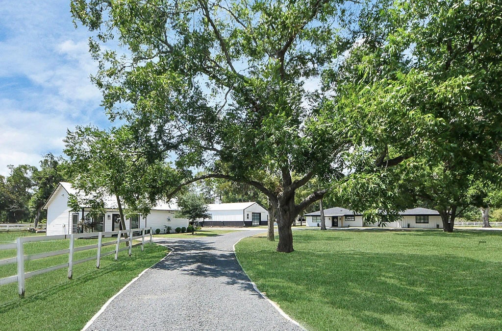 36703 Maverick Road, Simonton