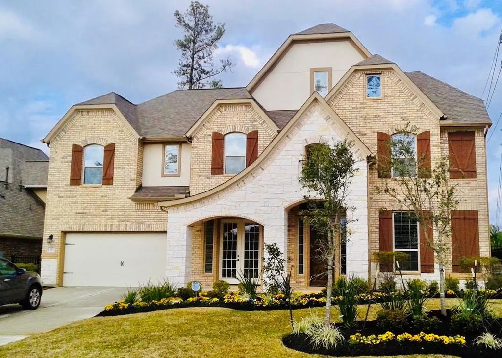 2 Caprice Bend Place, Tomball