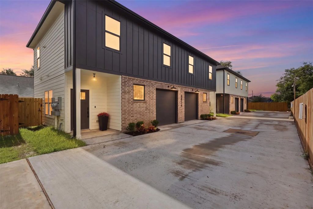 5034 Mallow St A B, Houston