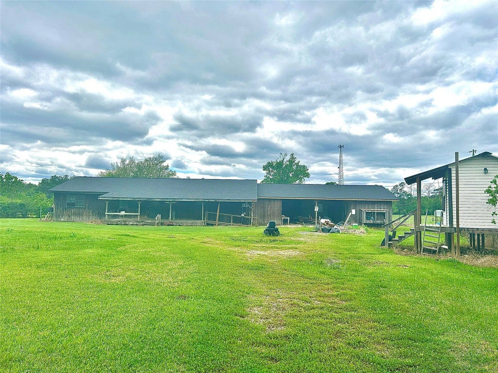 217 County Road 3083, Call