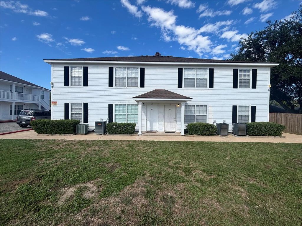 512 Hollyhock Drive 12, Waller