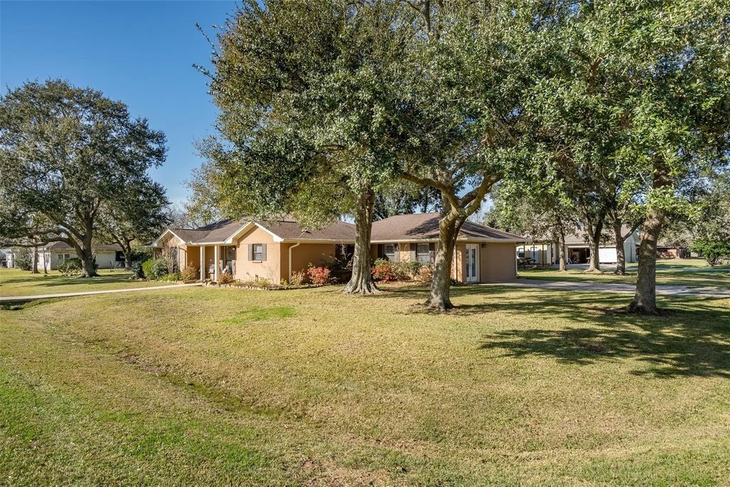 105 Alice Street, Anahuac