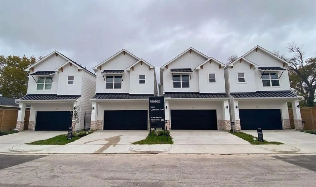211 E 33rd Street, Houston