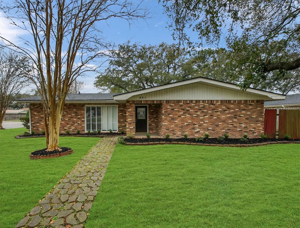 901 Aster Drive, Katy