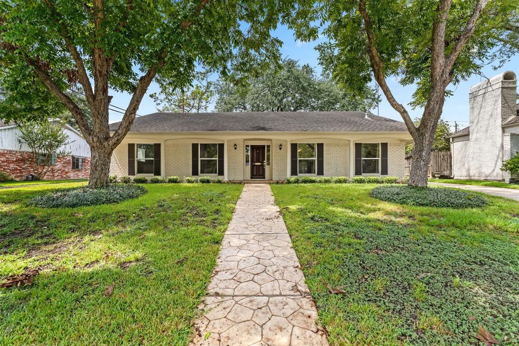 506 Briar Hill Drive, Houston