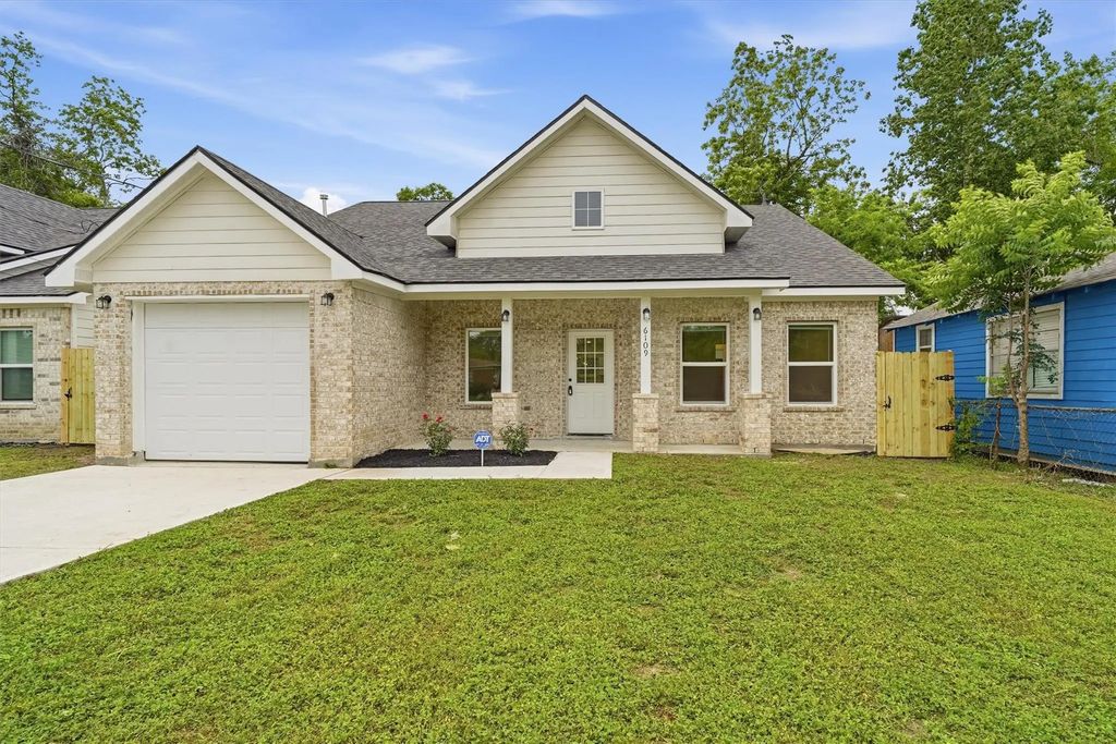 6109 Woodrow Street, Texas City