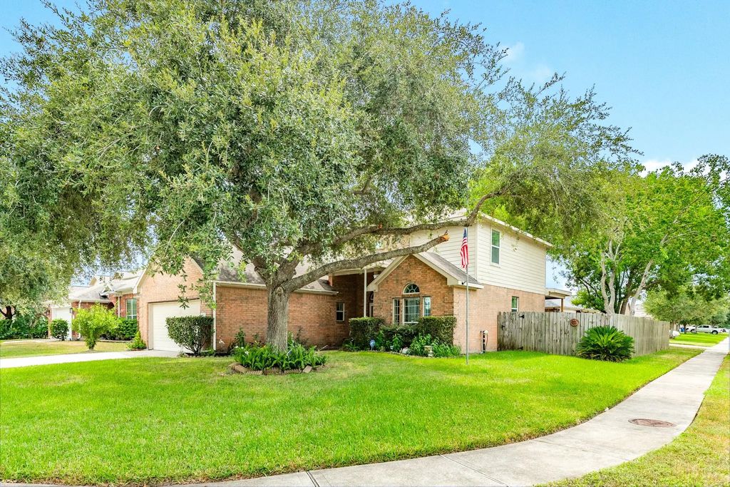 201 N Golden Oak Drive, Texas City