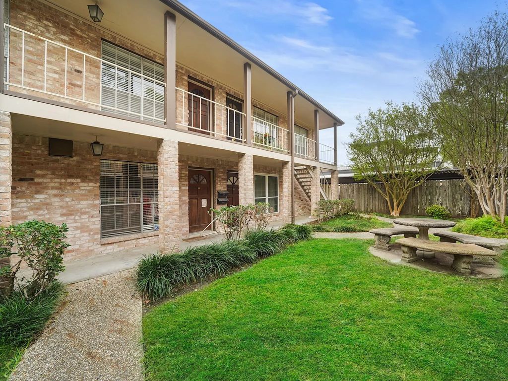 815 Wax Myrtle Lane A, Houston