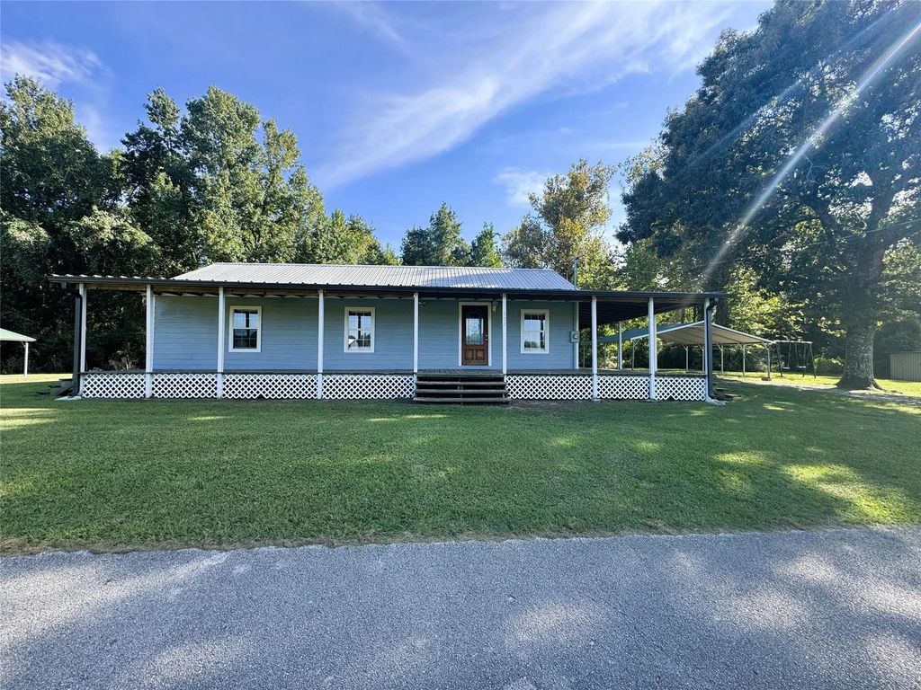 137 County Road 2090, Liberty