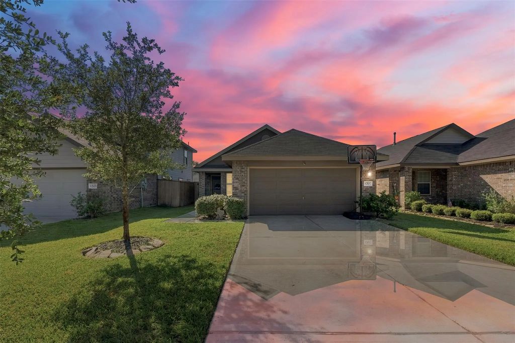 1207 Blue Hazel Court, Magnolia