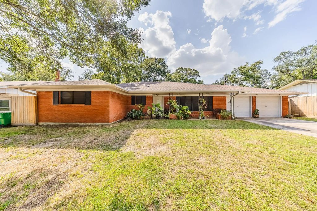 1900 Clayton Drive, Baytown