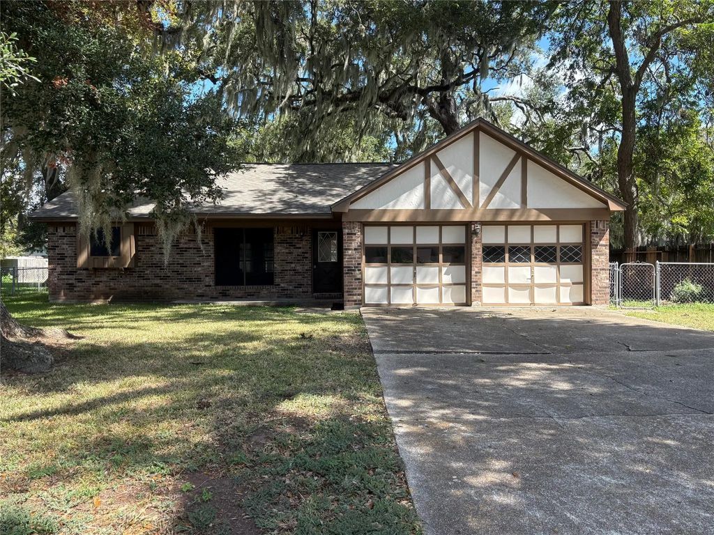118 Spanish Moss Lane, Lake Jackson