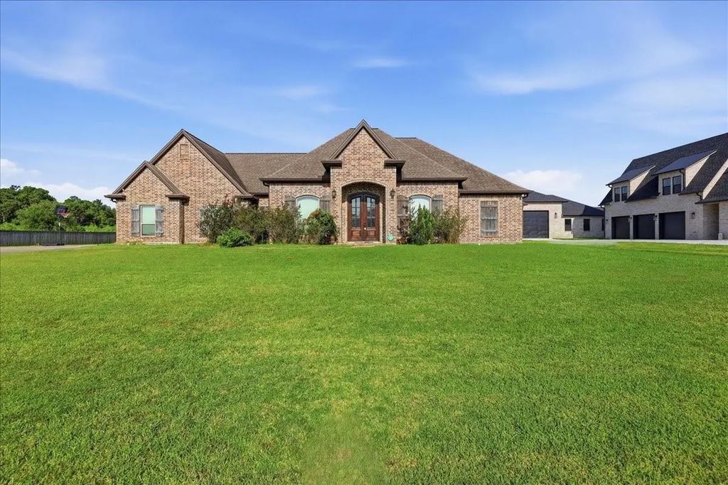 160 Colonial Estates Drive, Bridge City