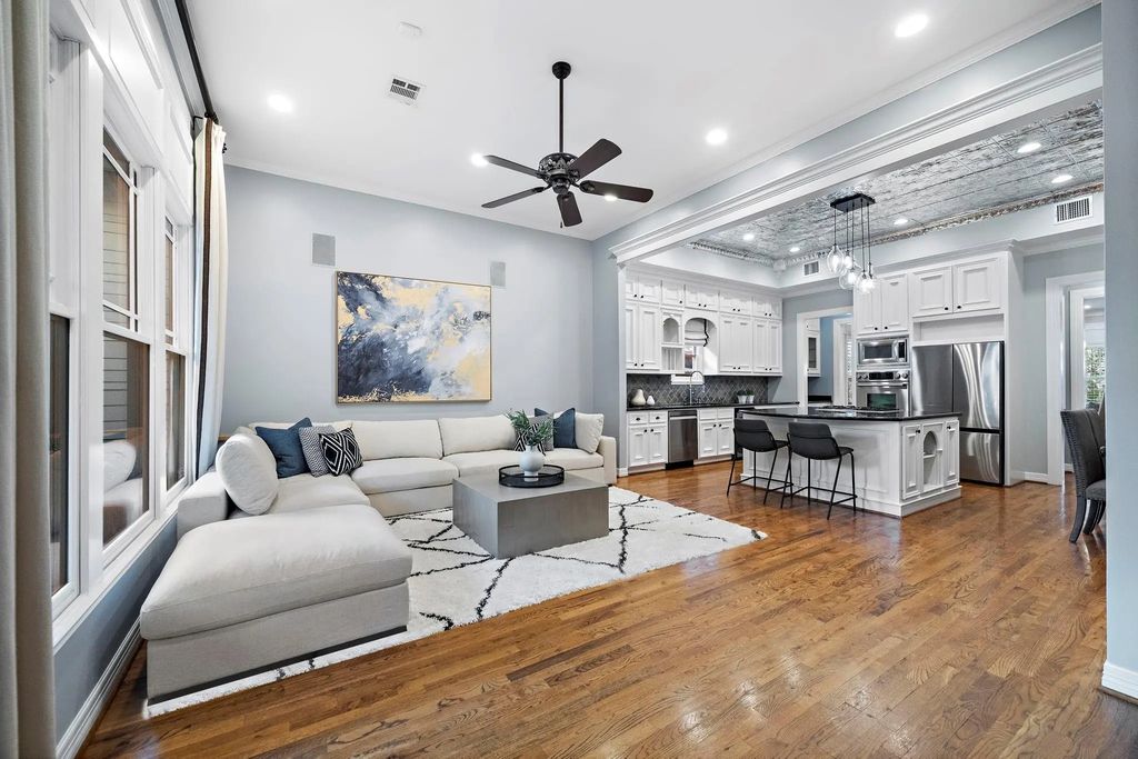 619 E 8th 1/2 Street, Houston
