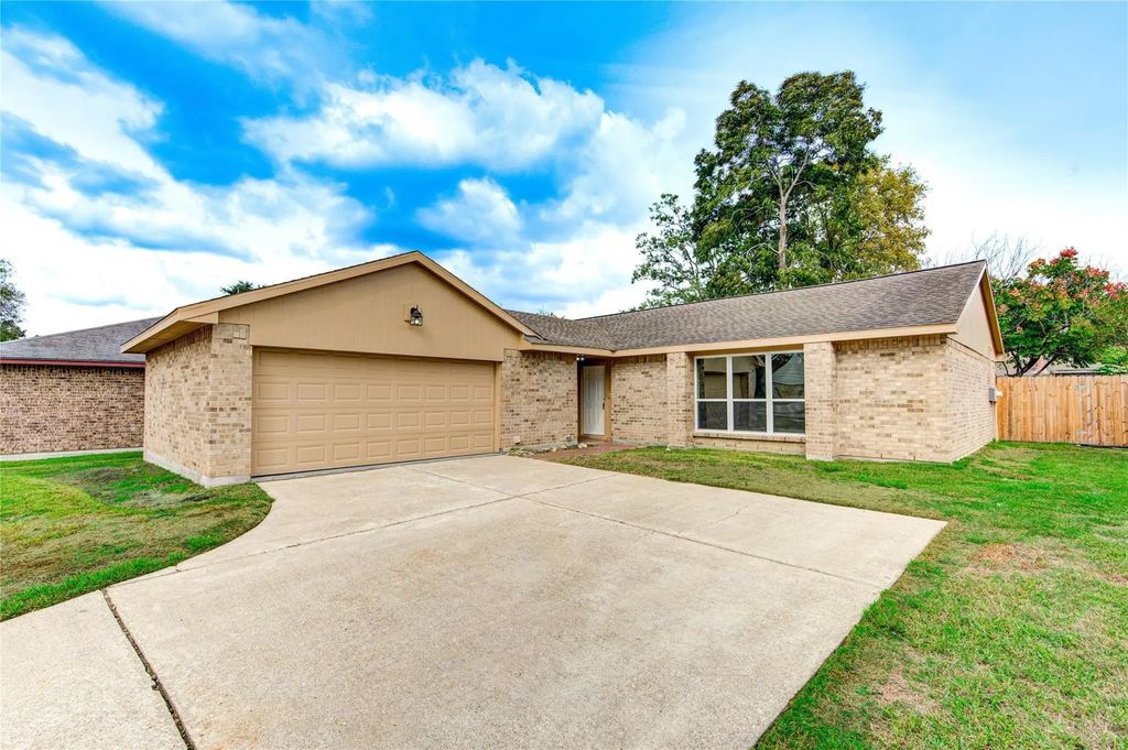 328 Meadow Wood Court, League City