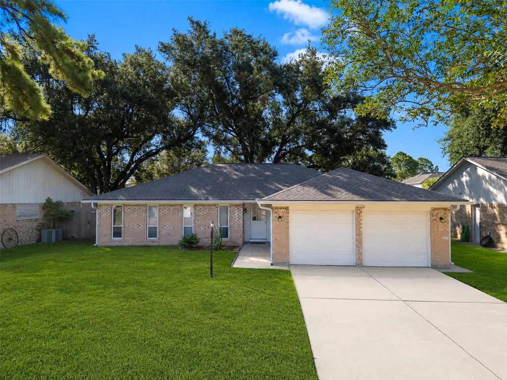 913 W Galveston Street, League City