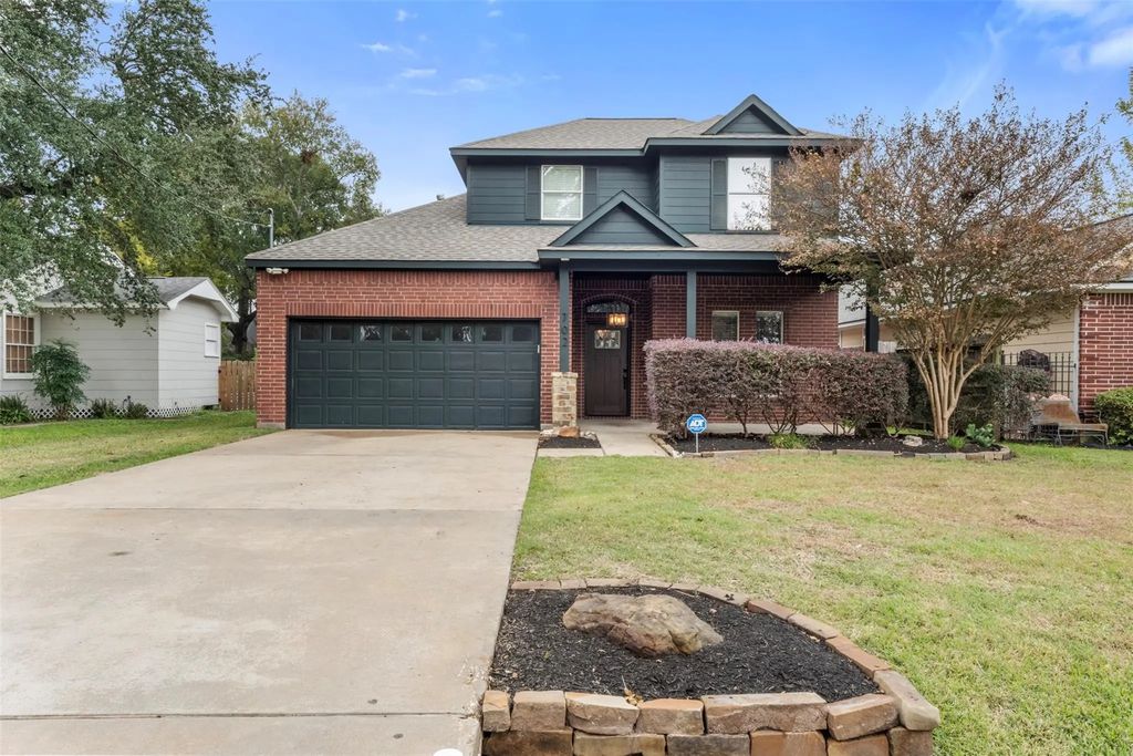 702 Clayton Street, Tomball