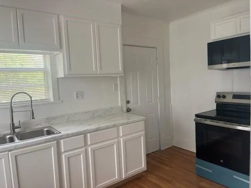 718 W 4th Street A, Freeport