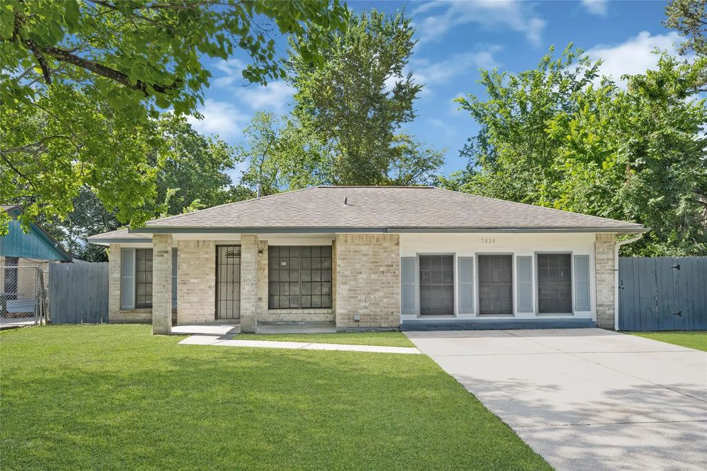 7026 Hedgewood Street, Houston