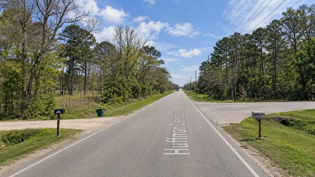 1301 Wolf Road, Huffman