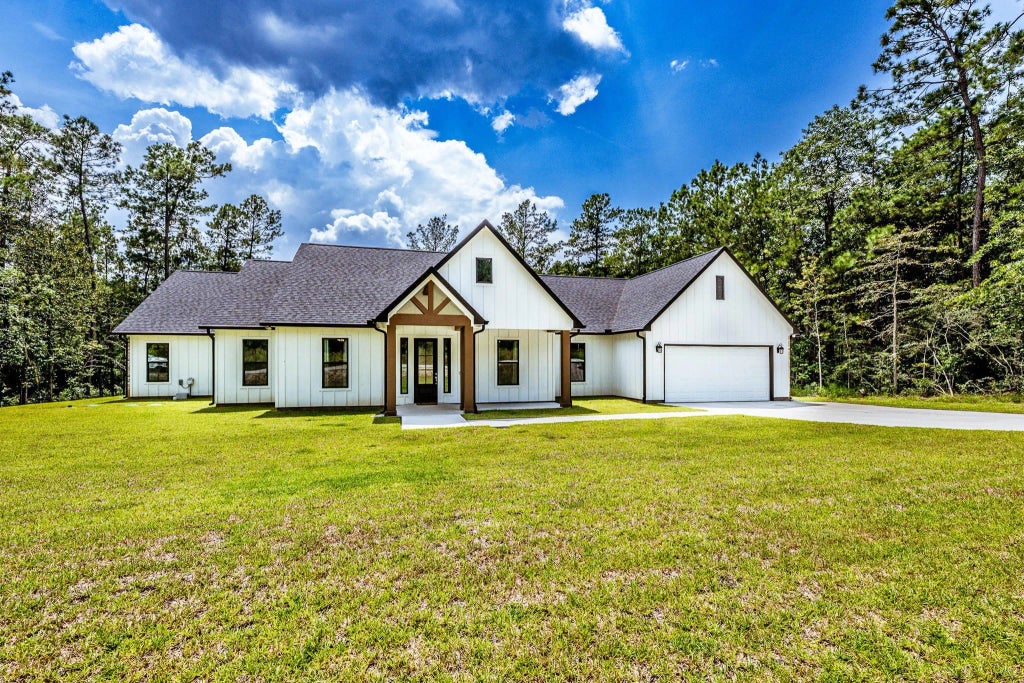 111 Eagle Run, New Waverly