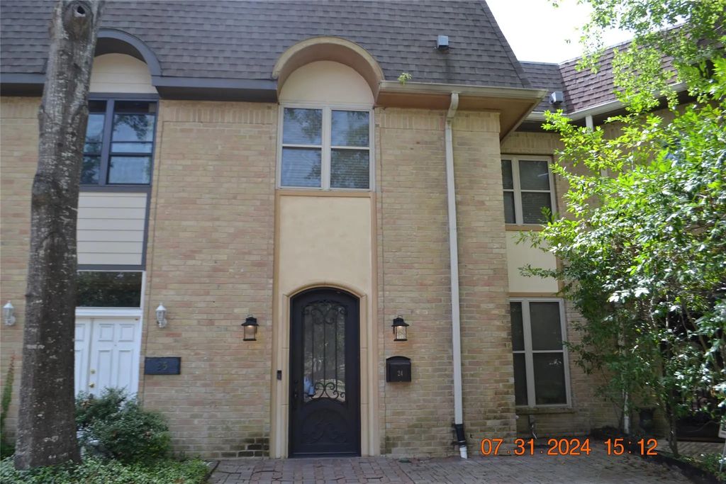 24 Bayou Pointe Drive, Houston