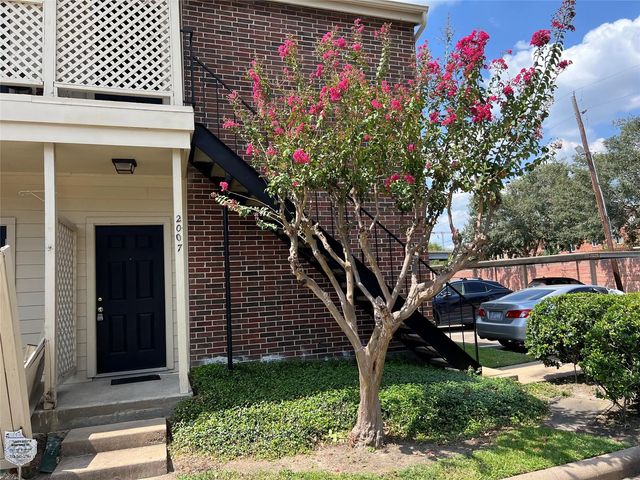 2121 El Paseo Street 2007, Houston