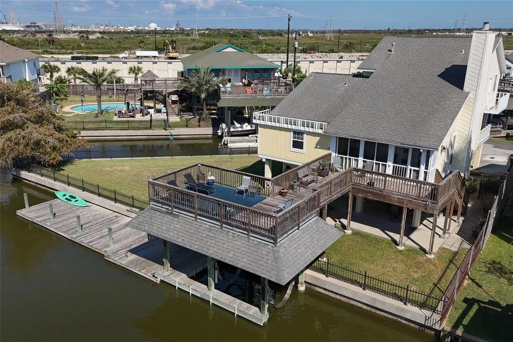 1 N Pelican Street, La Marque
