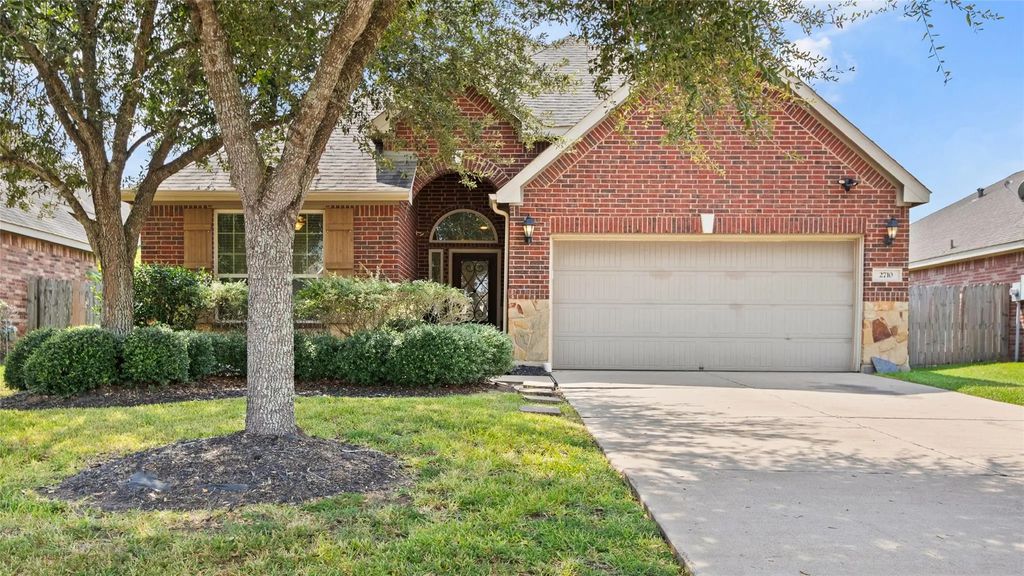 2710 Secret Falls Court, Pearland
