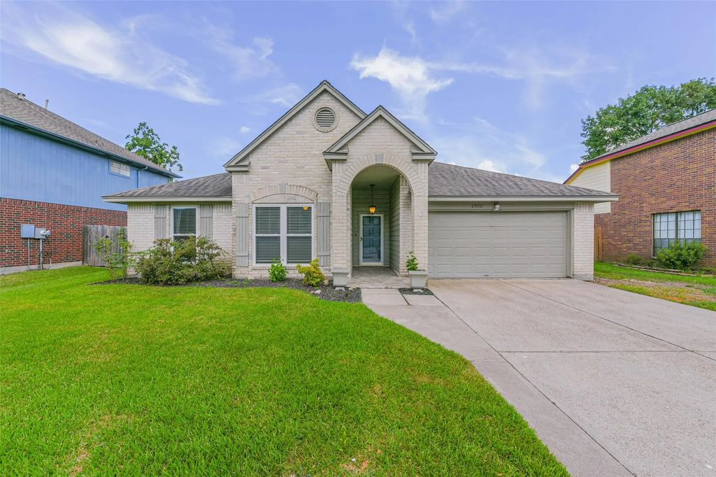2002 Edinburg Avenue, League City