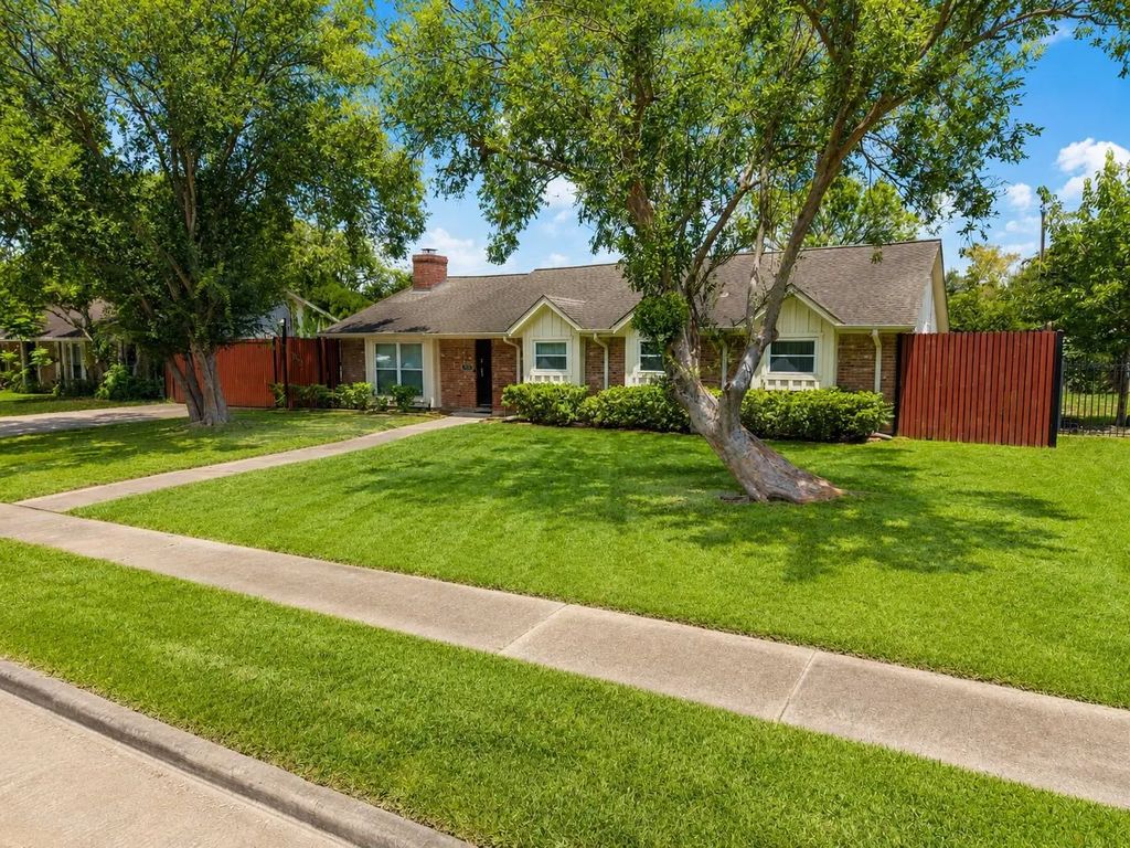 7718 Hiawatha Drive, Houston