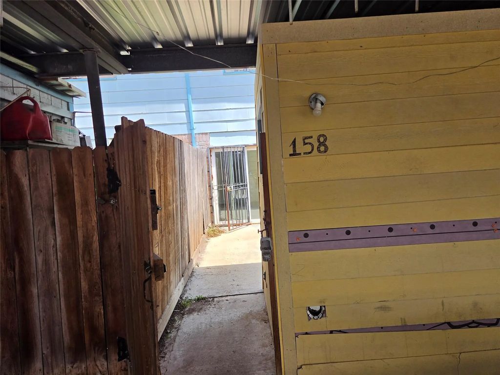158 Goodson Drive 158, Houston
