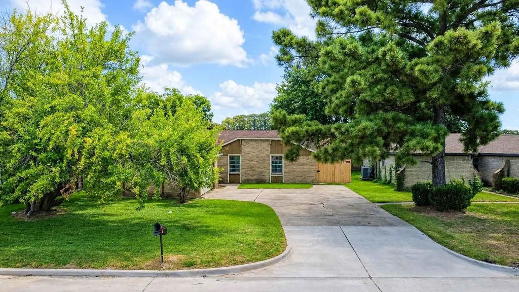 8710 Parkway Forest Drive, Houston