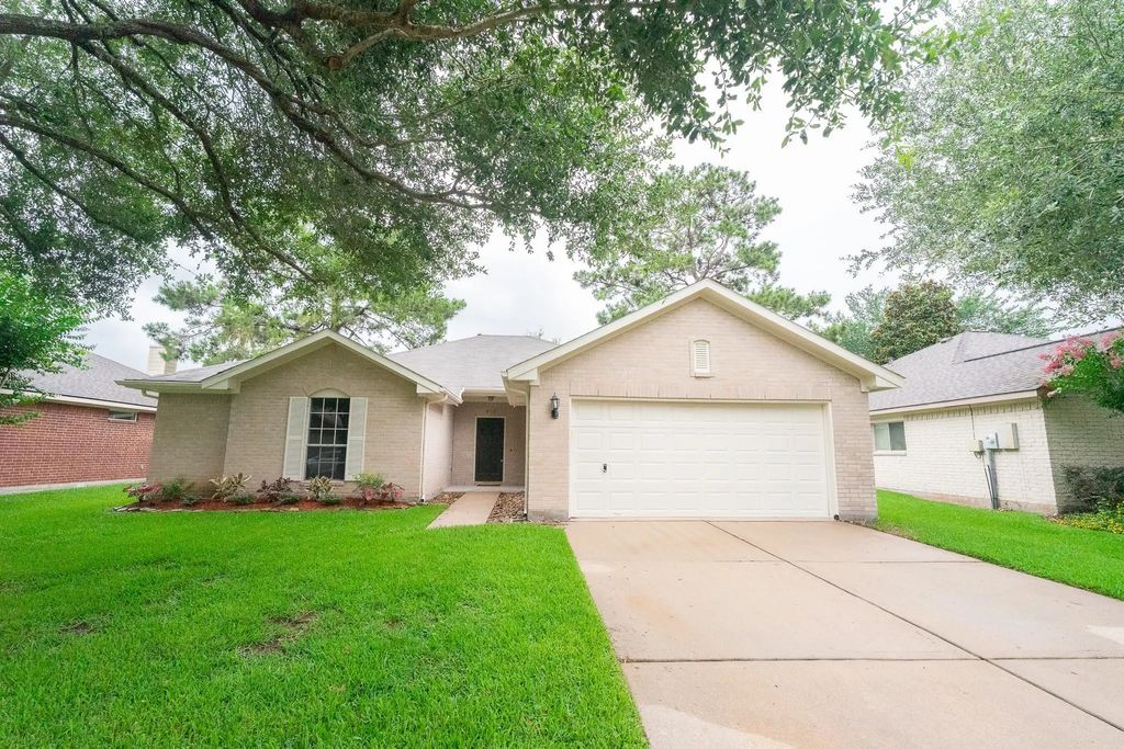 5109 Cherrywood Court, League City