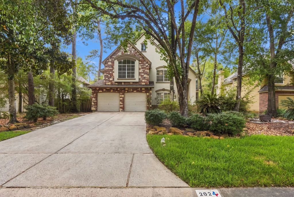 202 W Greywing Circle, The Woodlands