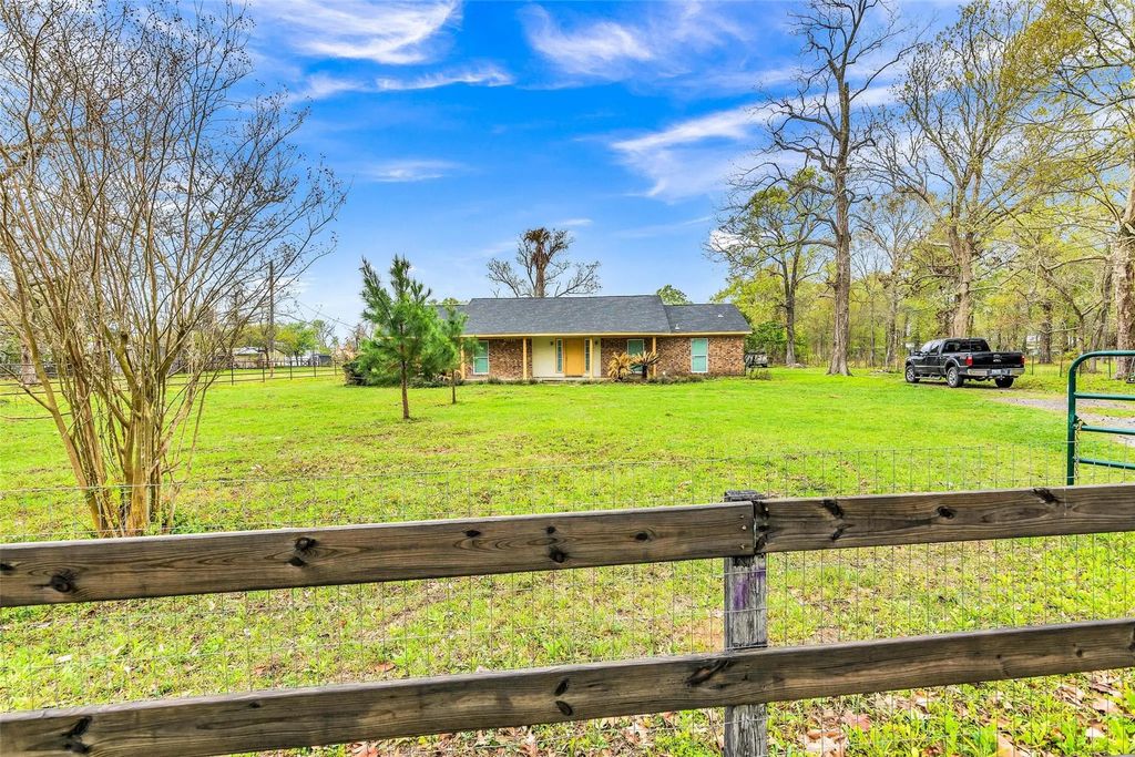 481 County Road 2084, Liberty