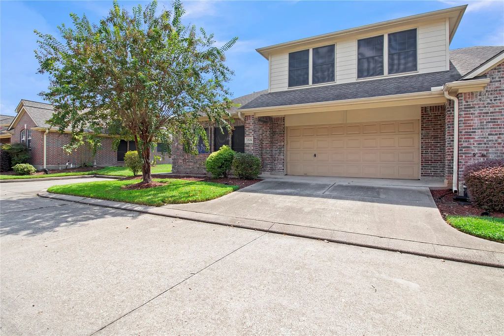 1526 Village Townhome Drive, Pasadena