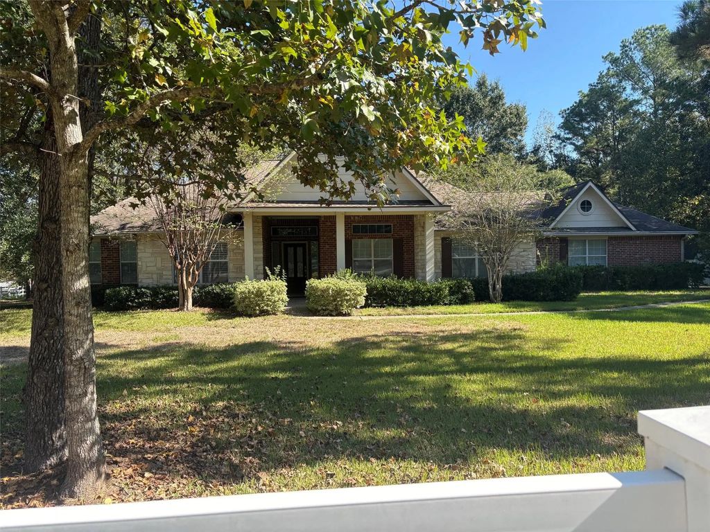 12026 Red Oak Court, Magnolia