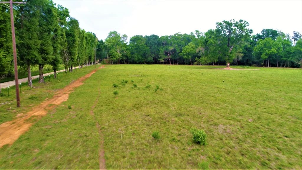 813 County Road 4110, Crockett
