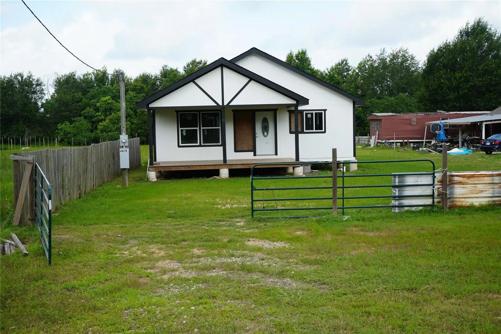 48 County Road 3555, Cleveland