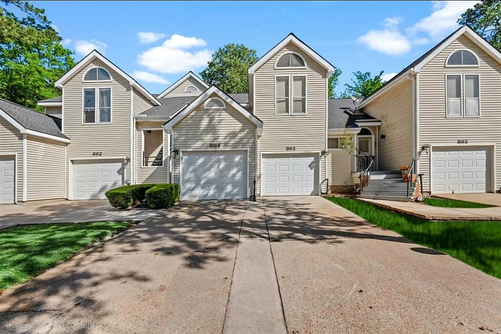 3317 Golden Trails Drive 803, Houston