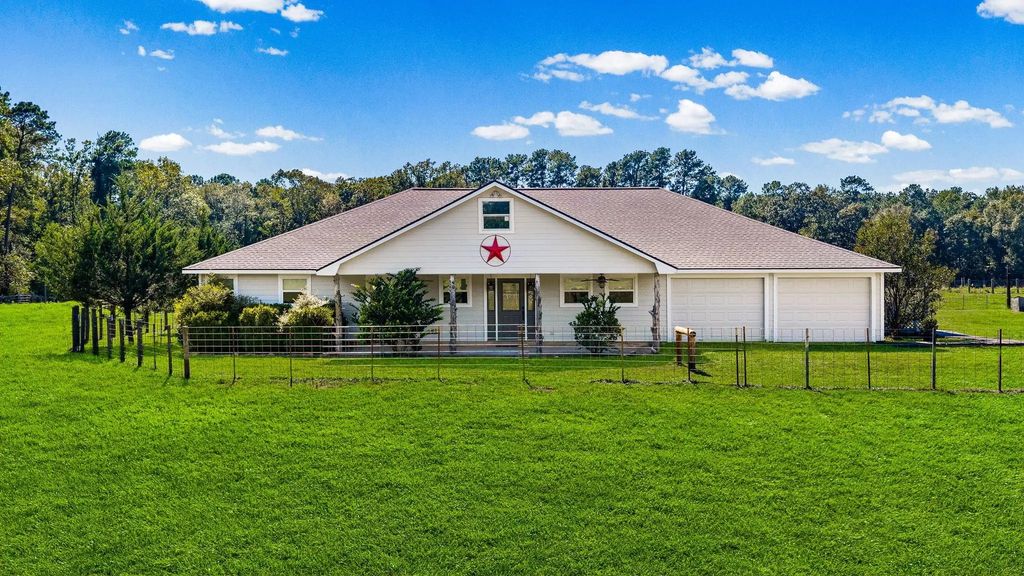 245 Alabama Point, Livingston