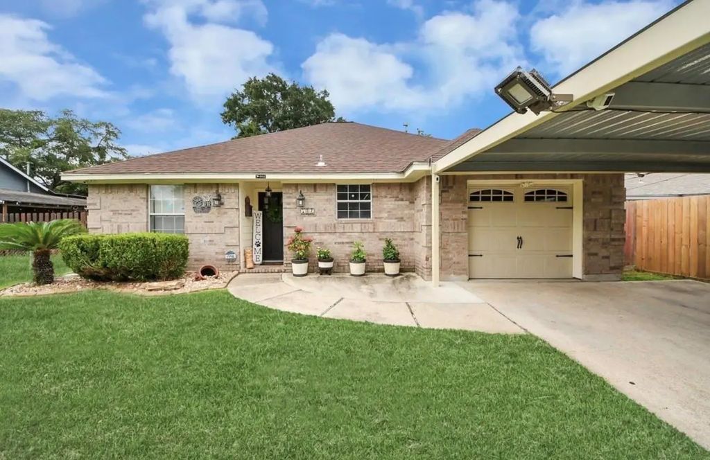 702 Ruth Street, Baytown