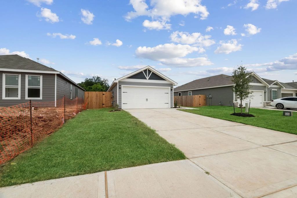 713 Jasmine Ridge Lane, Waller