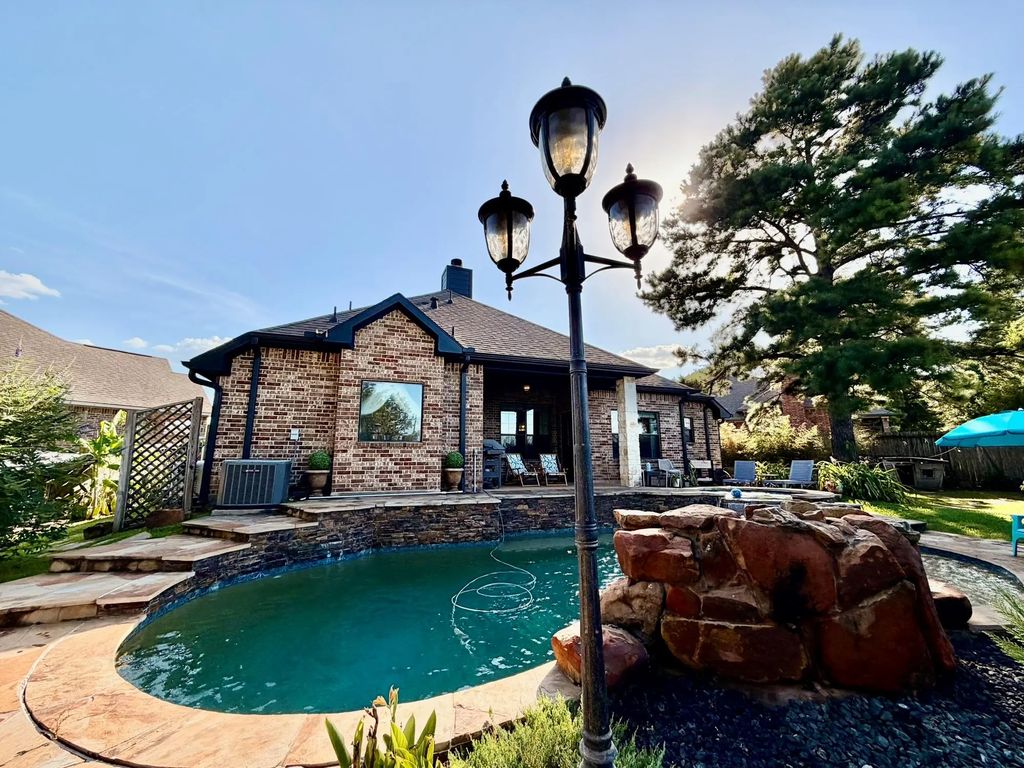 101 Racetrack Lane, Montgomery