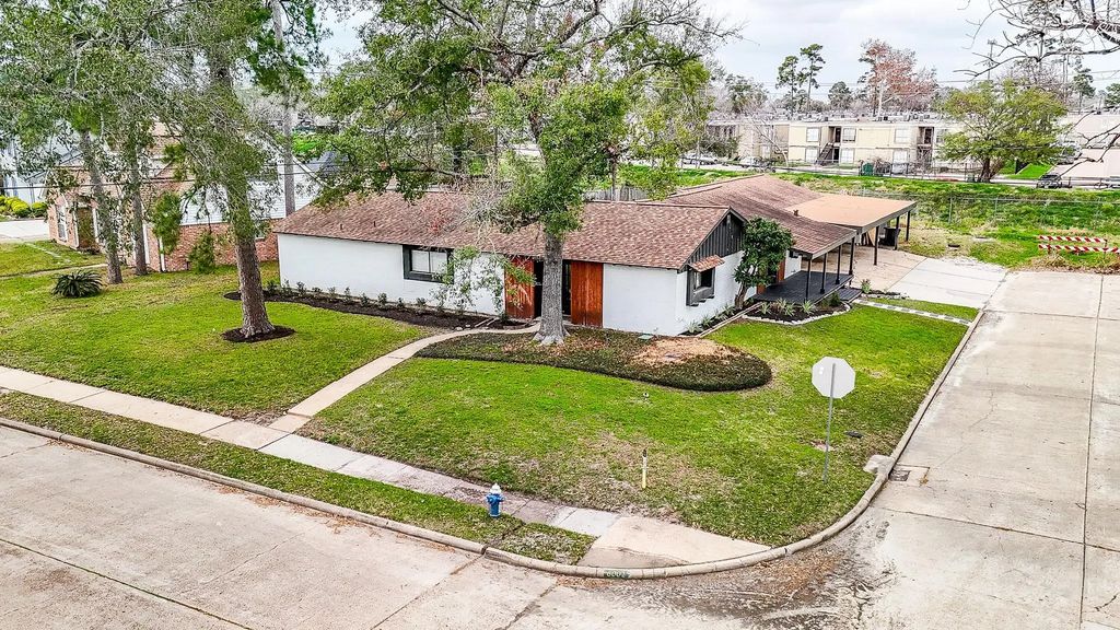 6002 Greenmont Drive, Houston