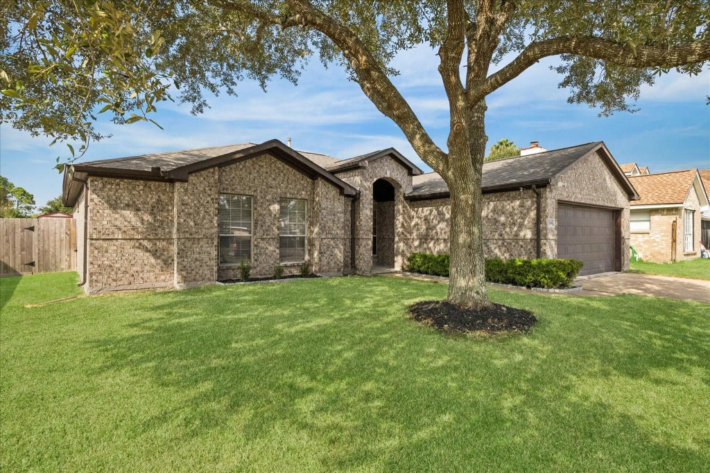 3206 Deer Trail Drive, Alvin