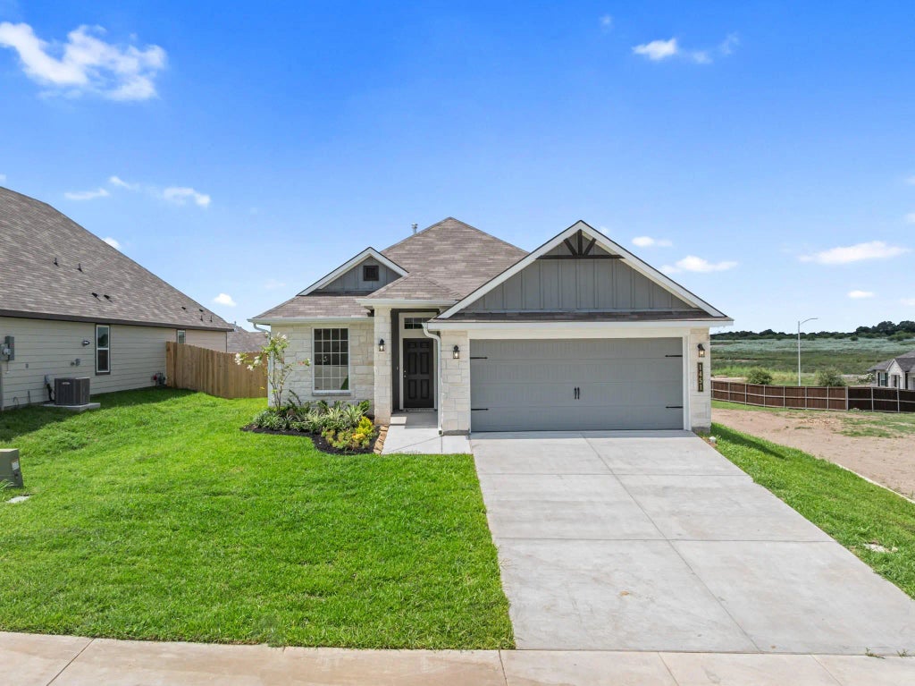 1451 Lake Ridge Drive, Brenham