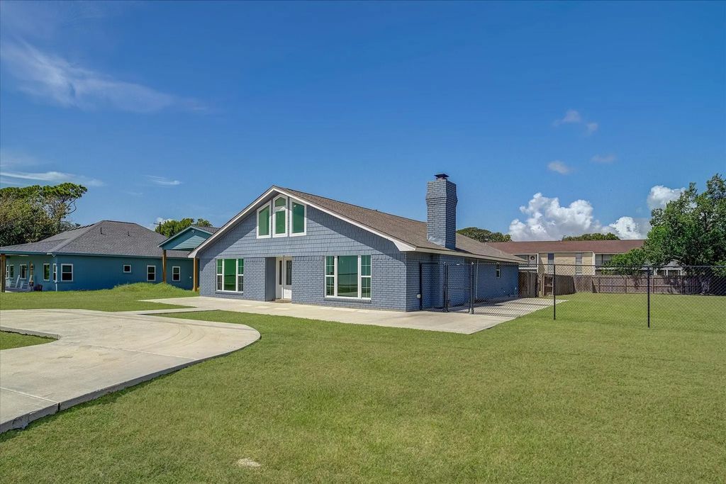 1809 E Bayshore Drive Drive, Palacios